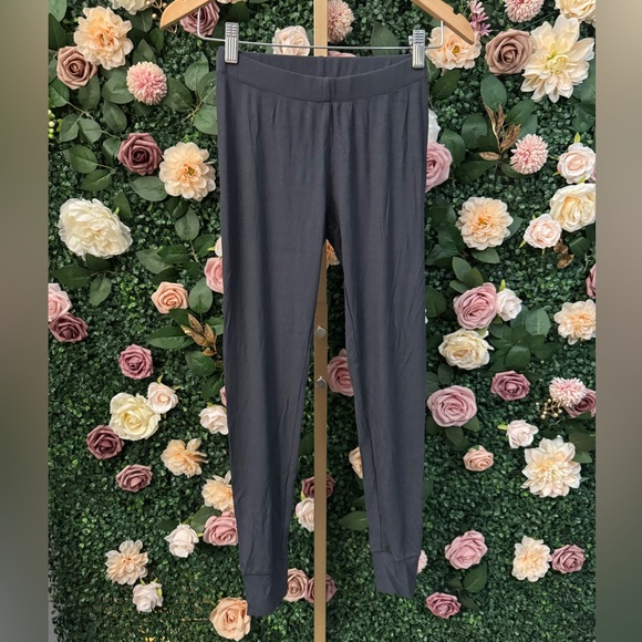 SKIMS Pants - SKIMS Soft Lounge Leggings